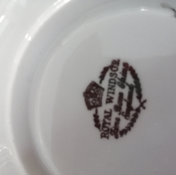 Royal  Windsor teacup and sauser - Picture 3 of 7